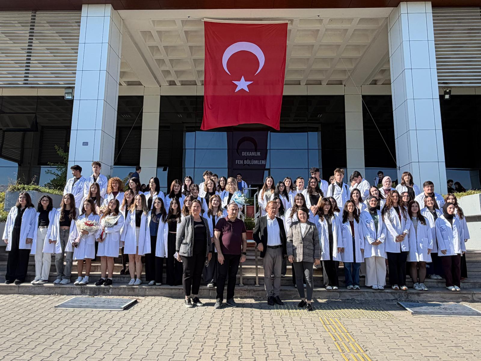 Bölümümüz 1. Sınıf Öğrencilerine Önlük Giyme Töreni Düzenlendi